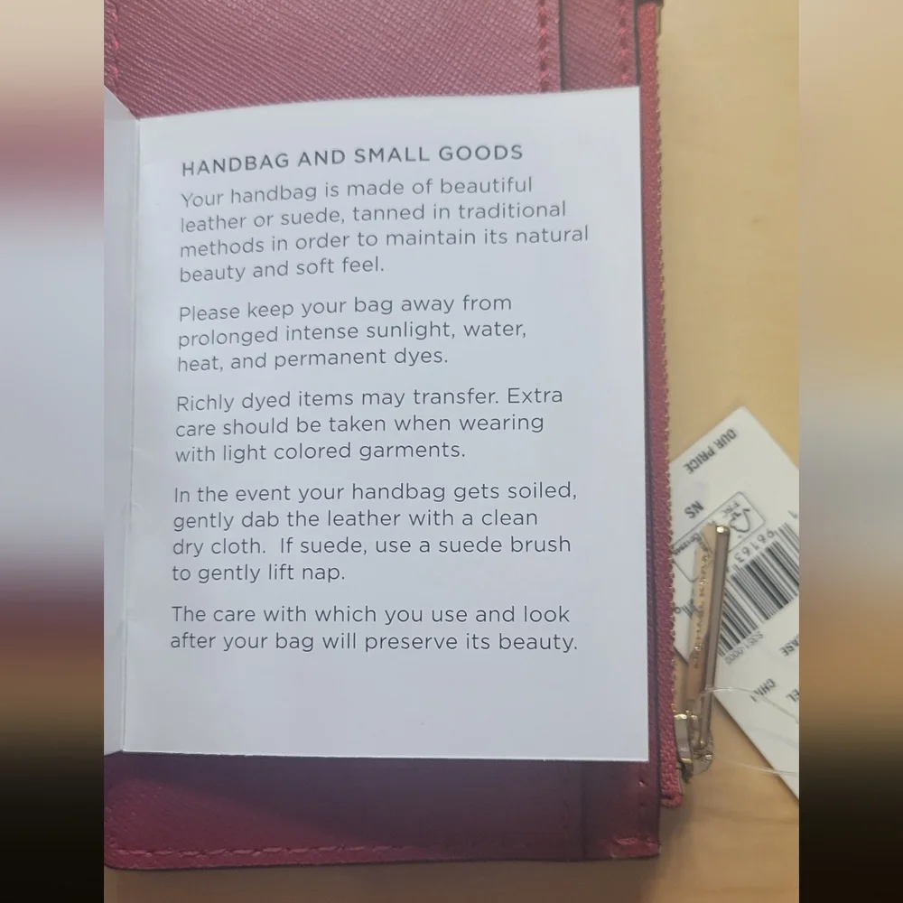 MK Jet Set Travel Wallet - Chili Red - Picture 4 of 5